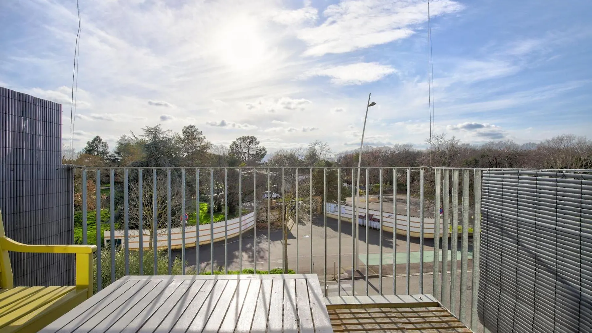 Le George Sand Parking Prive Blagnac